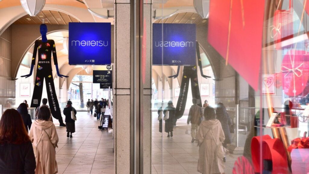 ある日のナナちゃん人形@名鉄百貨店前